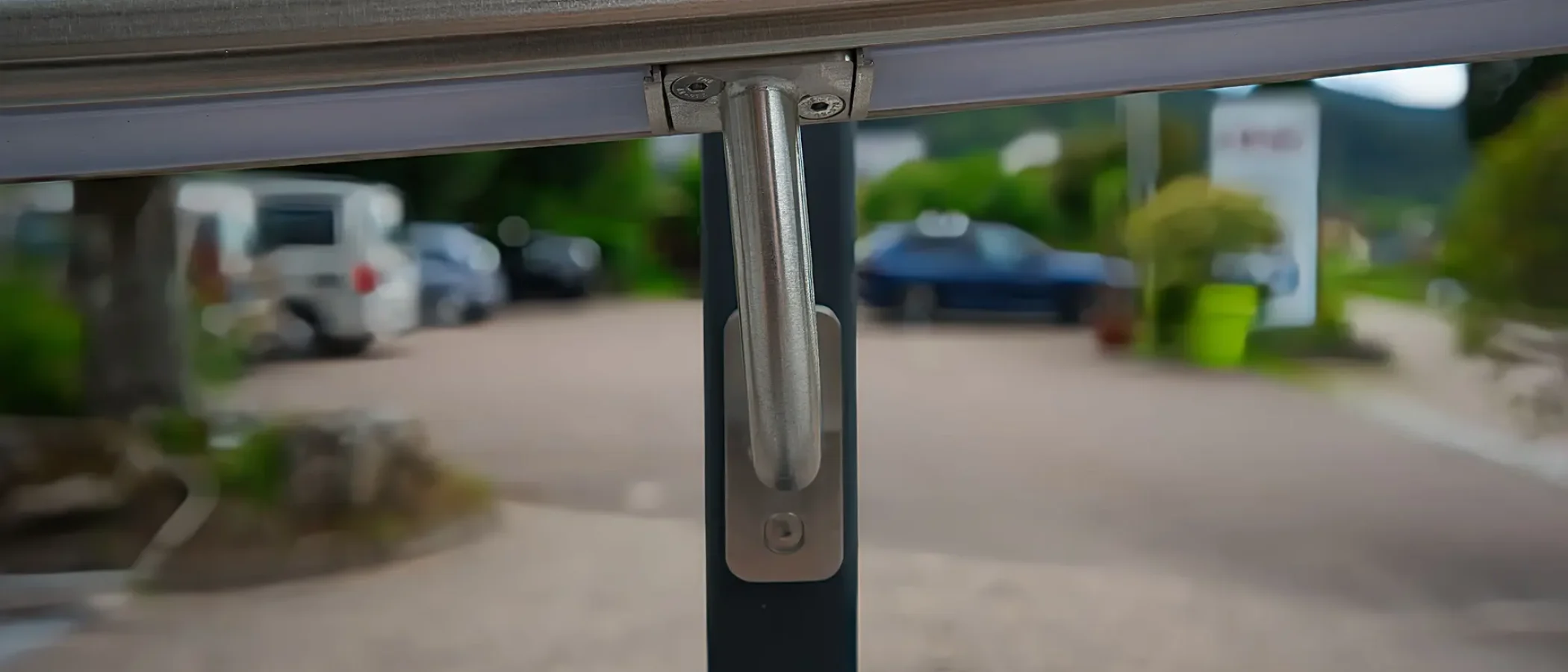 Handlauflicht, Lichthandlauf, CROSO, Feldmann, Wolfsgruber, Edelstahlhandlauf mit LED, Handlaufbeleuchtung, LED Handlauf, LED Modul, 12V LED Beleuchtung, LED-Systemhandläufe, LED Systemhandläufe, 24V Gleichspannung, Notbeleuchtung gemäß DIN EN 1838, LED Handlaufset (IP67), Schutzart IP67, Dimmbar, Salznebelbeständig, Ausstrahlungswinkel, Flexibilität, Farbtemperatur (kalt, warmweiß, RGB Multicolor), hochgradig UV beständig, Kunststoffabdeckung, Transmissionsgrad 85%, Connectsystem, Inventronics LED Linien Linearlight Flex Protect, Optotronic OT, Oti DALI, Handlaufträger, Pfostenmontage, Rohrstütze, 3000 K, 4000 K, 5000 K, asymetrische Lichtverteilung, MID Power LED, SK III, Glas Marte, Plarol, Südmetall, Onlevel, Lazortrack,